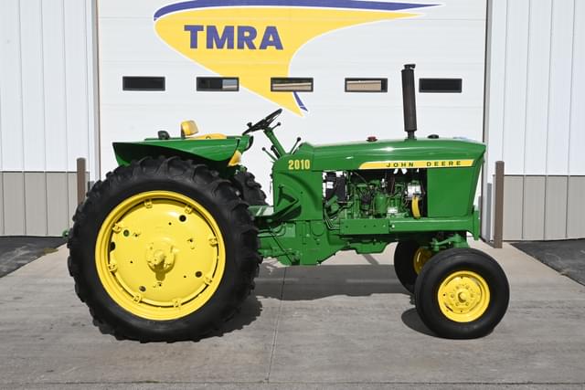 Image of John Deere 2010 equipment image 1
