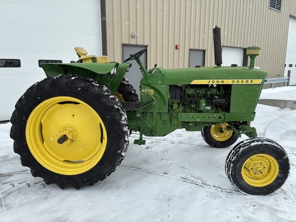 Image of John Deere 2010 equipment image 1