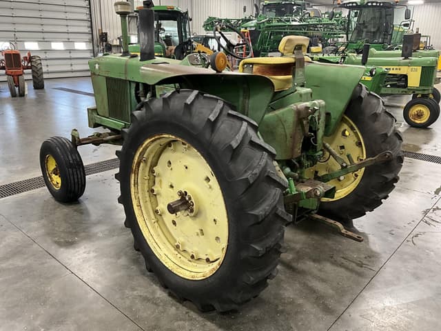 Image of John Deere 3010 equipment image 2