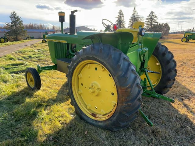 Image of John Deere 3010 equipment image 4