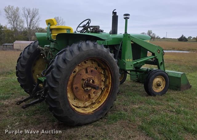 Image of John Deere 3010 equipment image 4