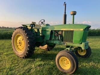 Image of John Deere 4010 equipment image 2
