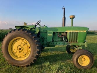 Image of John Deere 4010 equipment image 1