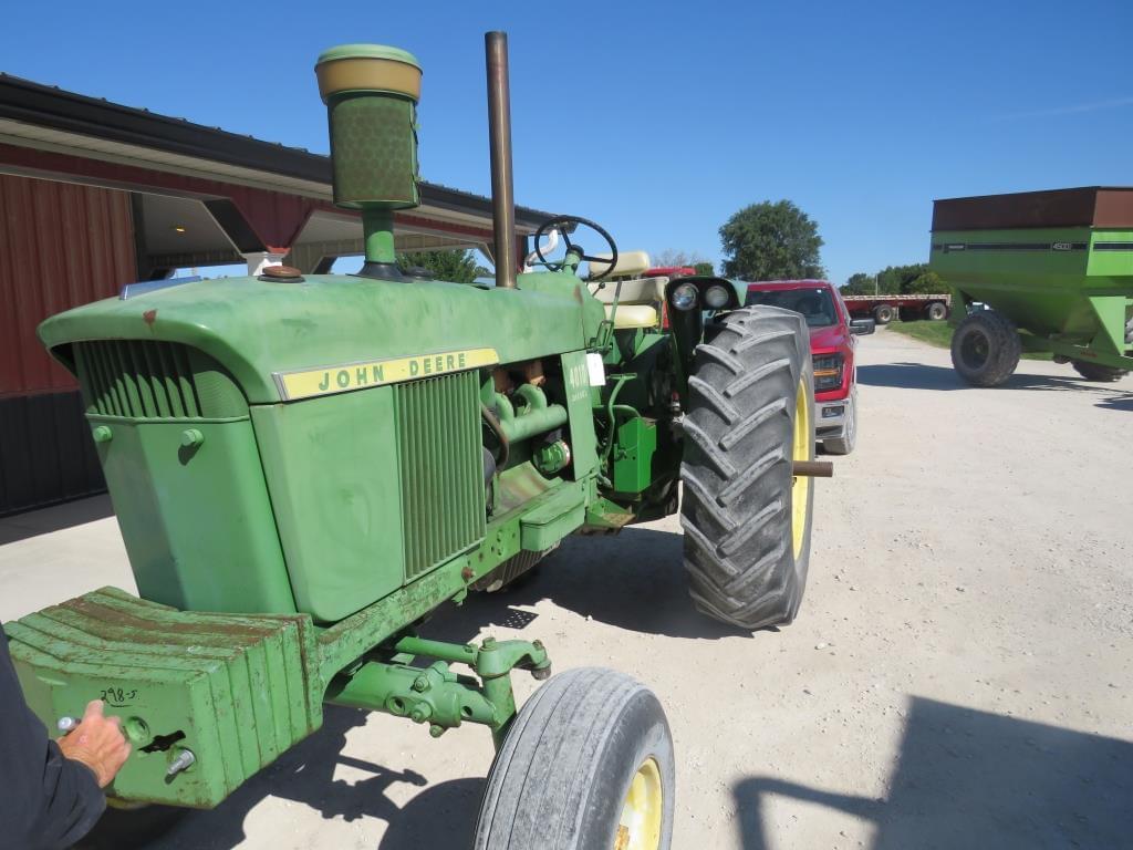 Image of John Deere 4010 Primary image