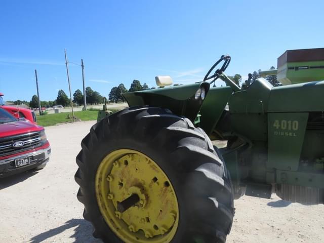 Image of John Deere 4010 equipment image 4
