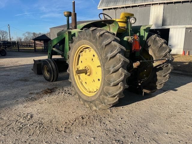 Image of John Deere 4010 equipment image 3