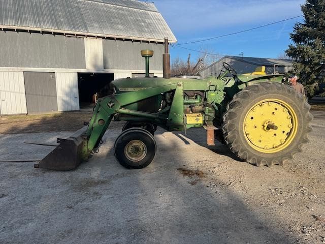 Image of John Deere 4010 equipment image 1