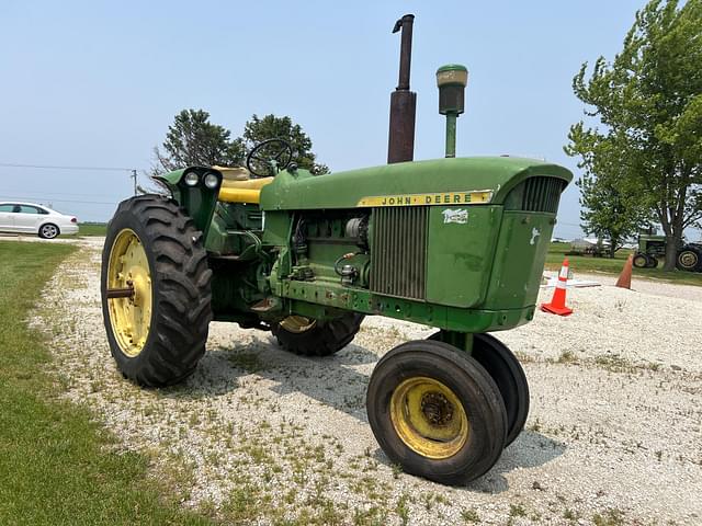 Image of John Deere 4010 equipment image 1