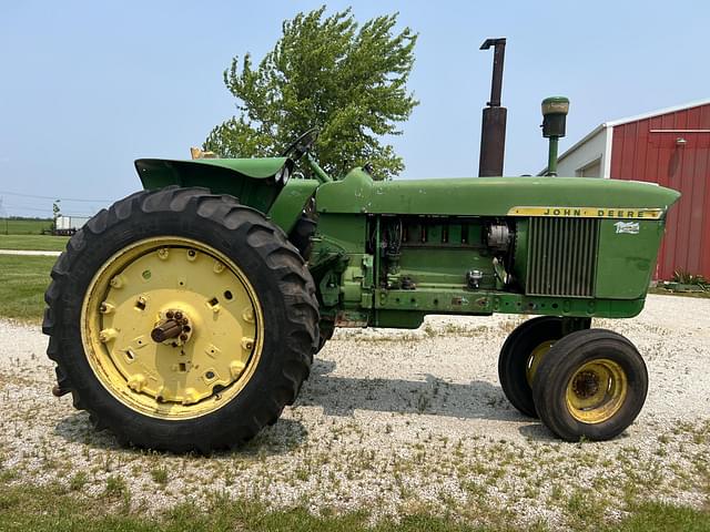 Image of John Deere 4010 equipment image 2
