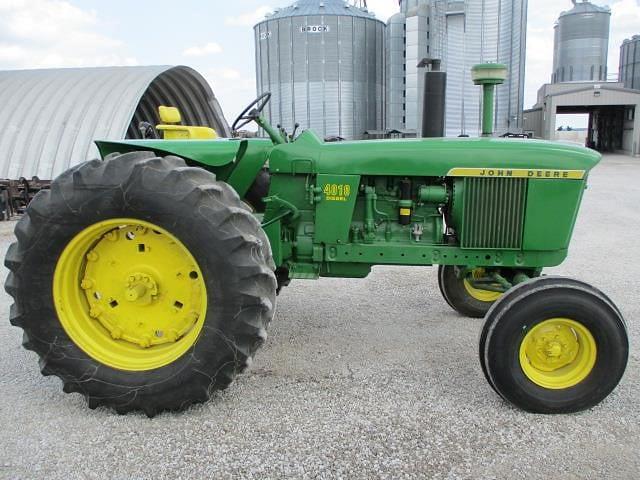 Image of John Deere 4010 equipment image 3