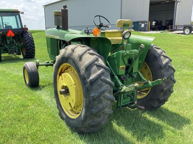 Image of John Deere 4010 equipment image 2