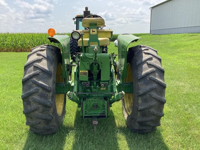 Image of John Deere 4010 equipment image 4