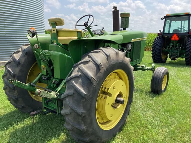 Image of John Deere 4010 equipment image 3