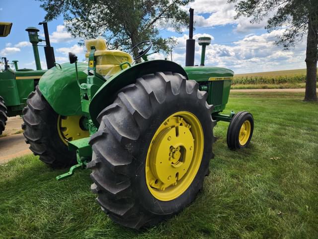 Image of John Deere 4010 equipment image 3