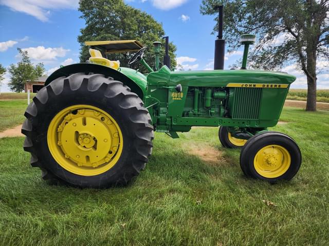 Image of John Deere 4010 equipment image 4