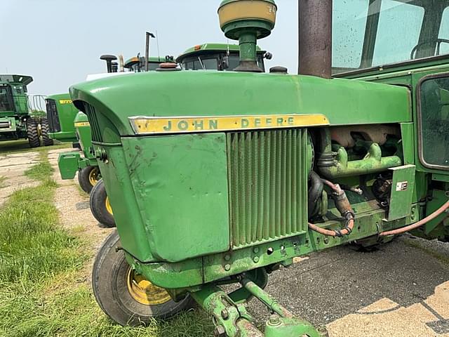 Image of John Deere 4010 equipment image 1