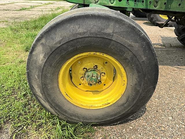 Image of John Deere 4010 equipment image 4