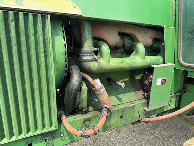 Image of John Deere 4010 equipment image 2