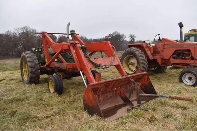 Image of John Deere 4010 equipment image 2
