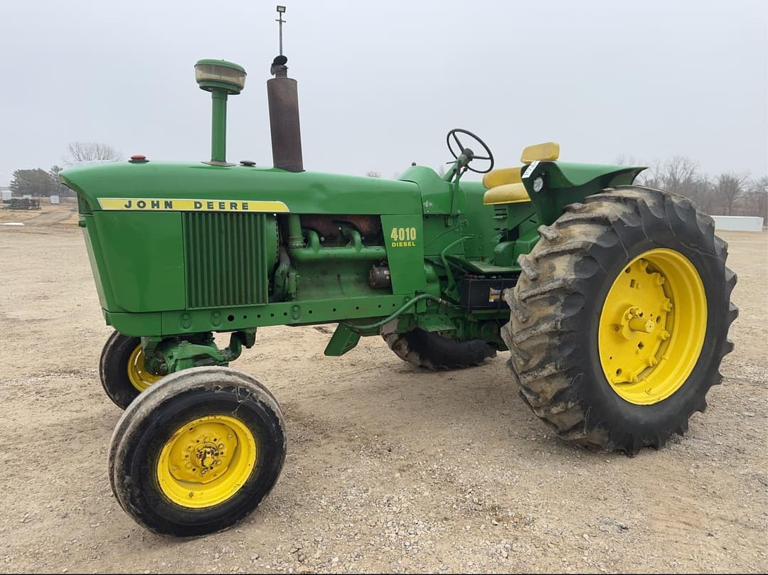 Image of John Deere 4010D Primary image