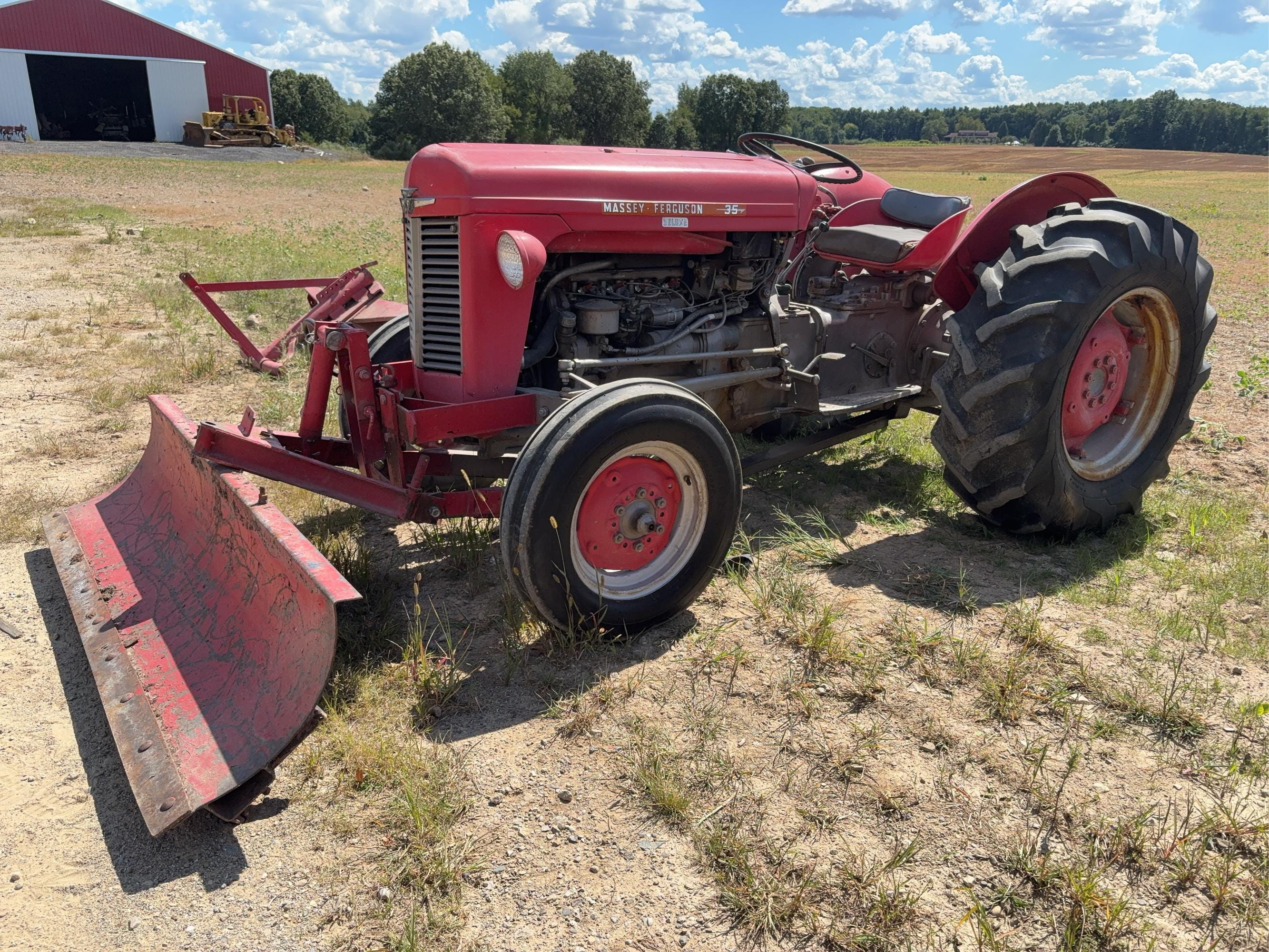 1963 Massey Ferguson 35 Deluxe Equipment Image0