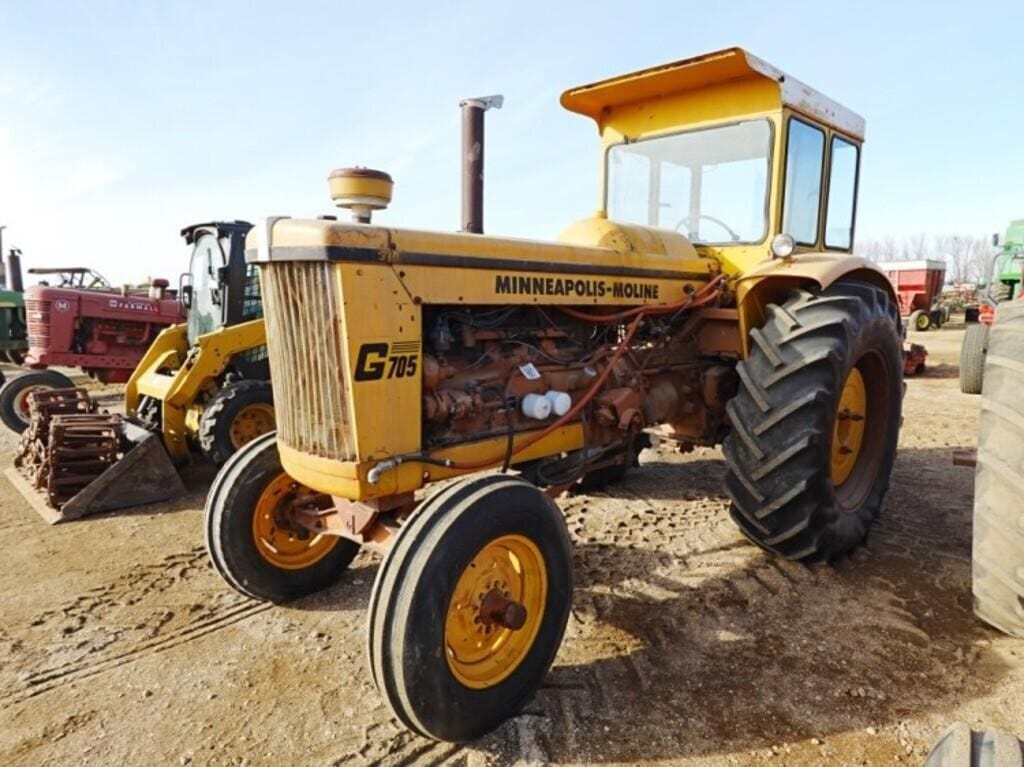 1963 Minneapolis-Moline G705 Equipment Image0