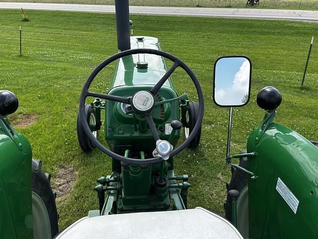 Image of Oliver 770 equipment image 4