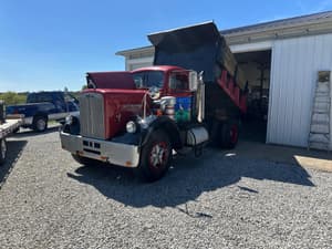 1963 White Mustang Image