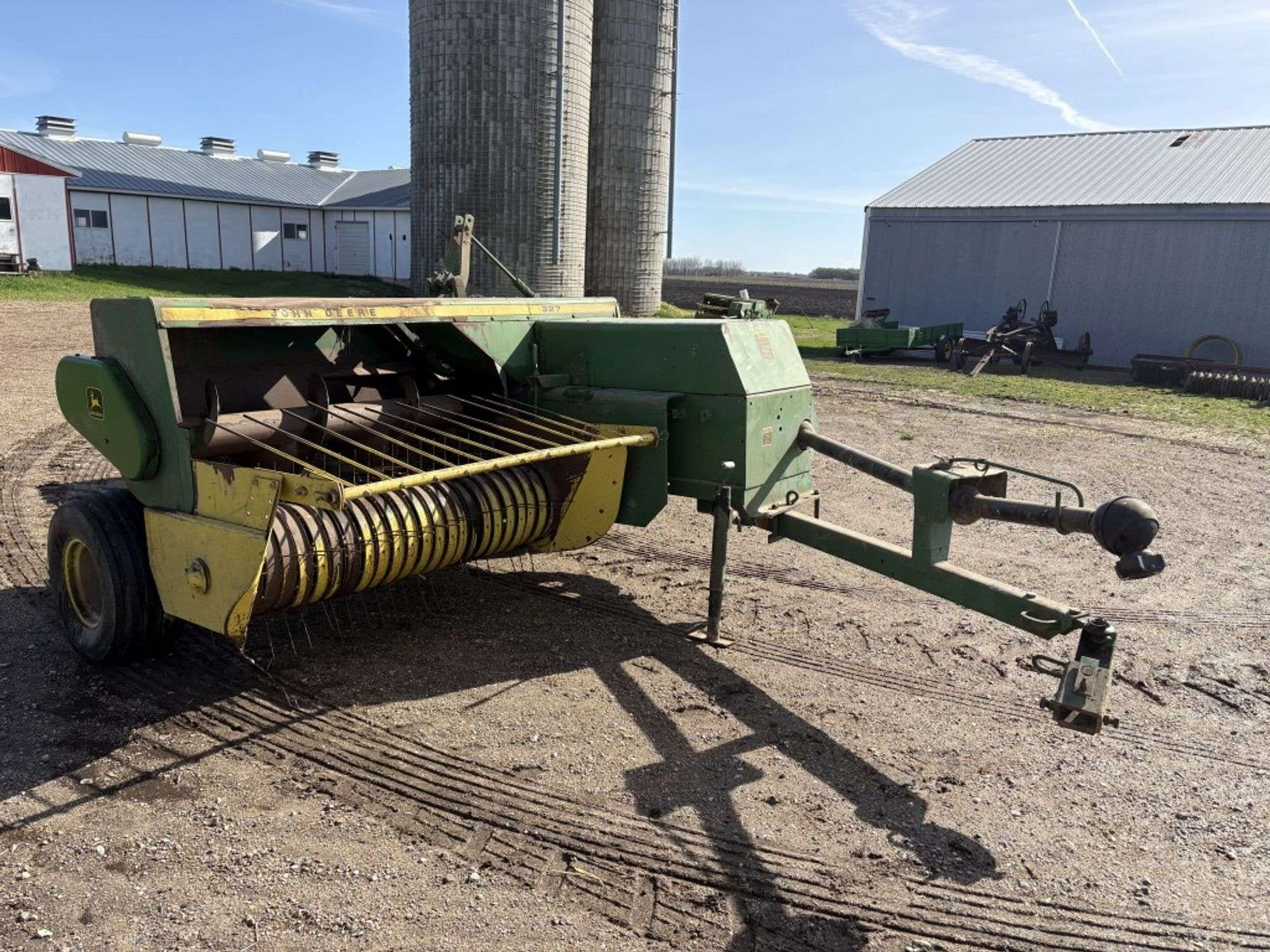 John Deere 327 Equipment Image0