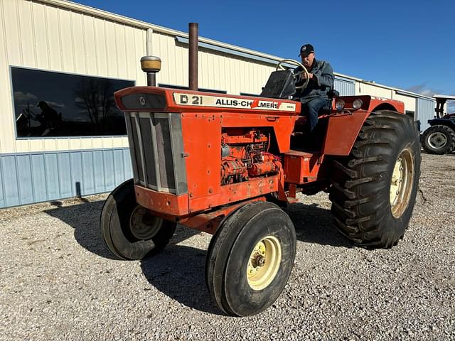 Image of Allis Chalmers D21 equipment image 1