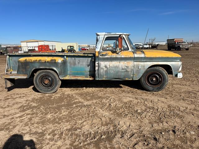 Image of Chevrolet C30 equipment image 1