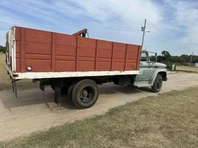 Image of Chevrolet C60 equipment image 2