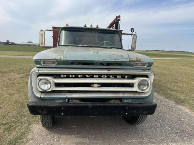 Image of Chevrolet C60 equipment image 1