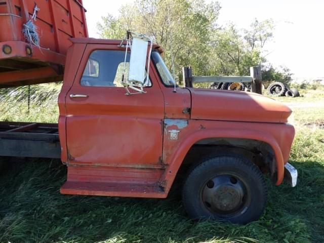 Image of Chevrolet 60 equipment image 1