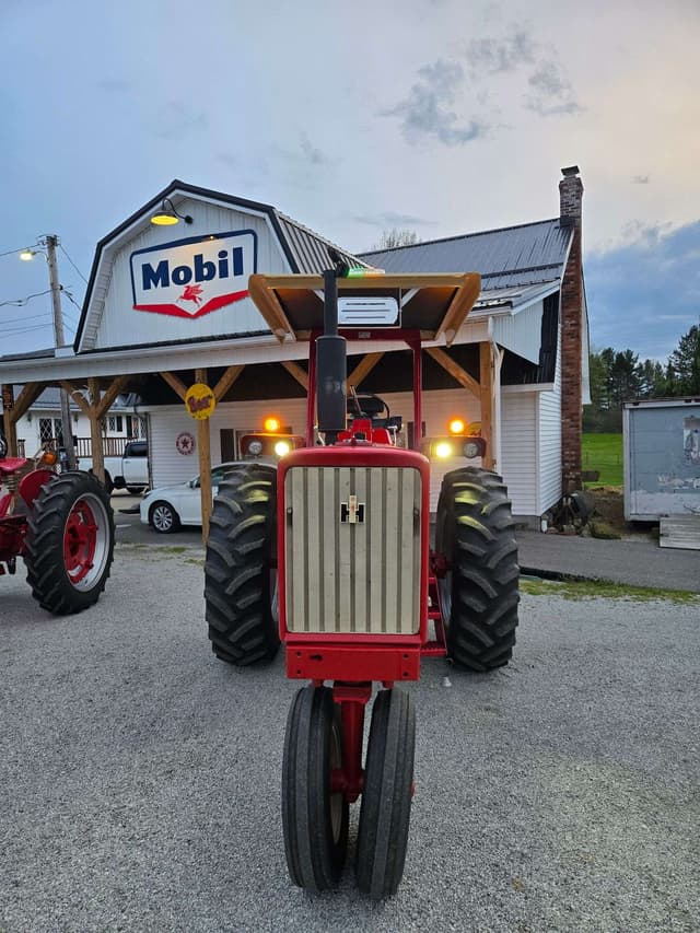 Image of Farmall 706 equipment image 3
