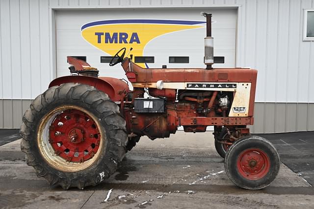 Image of Farmall 706 equipment image 1