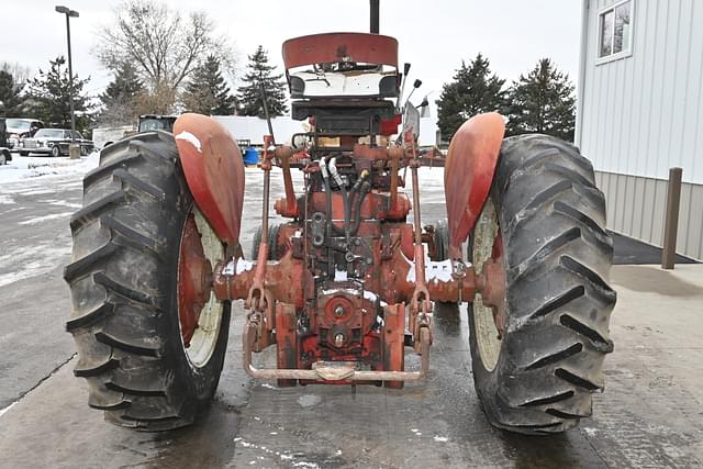 Image of Farmall 706 equipment image 4