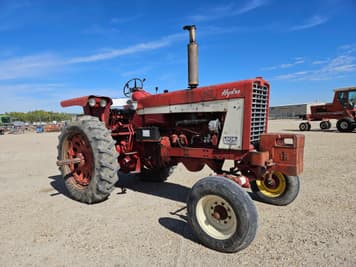 Main image International Harvester 826