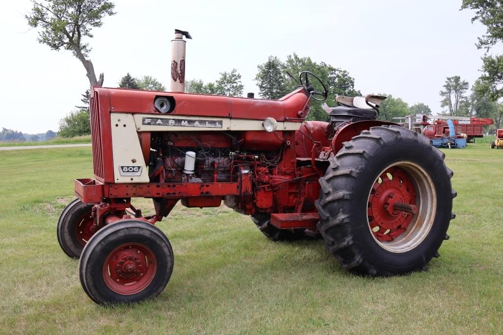 Image of Farmall 806 Primary image