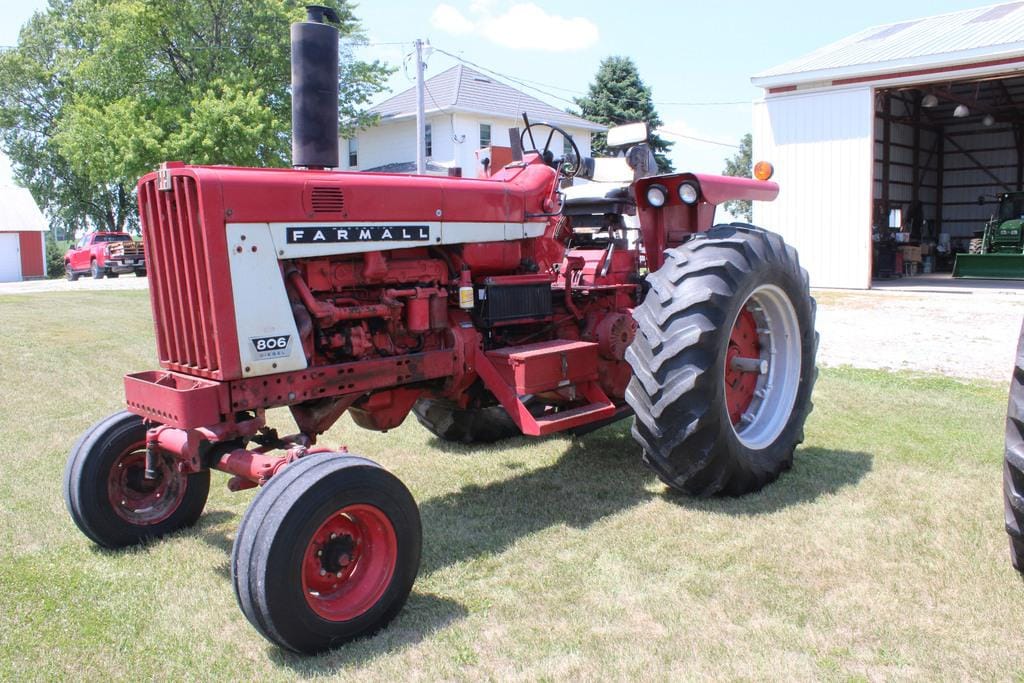 Main image International Harvester 806