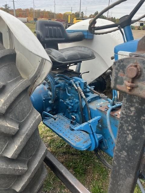 Image of Ford 4000 equipment image 4