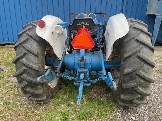 Image of Ford 4000 equipment image 2