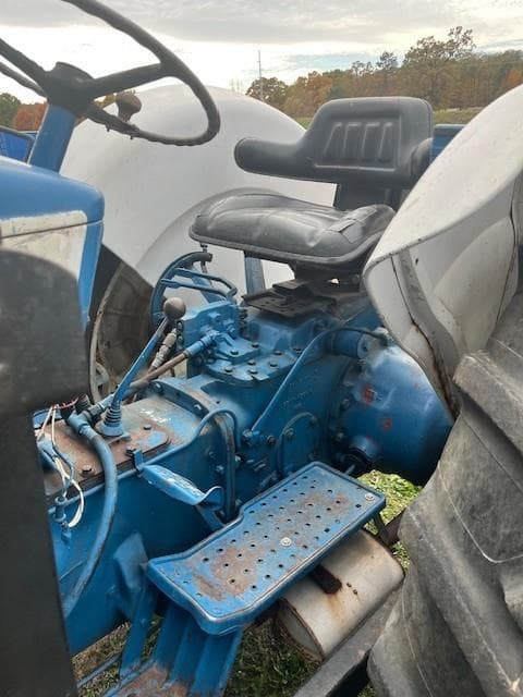 Image of Ford 4000 equipment image 1