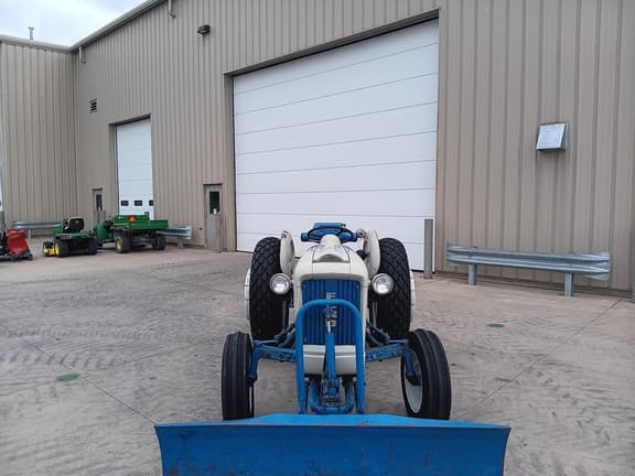 Image of Ford 4000 equipment image 4