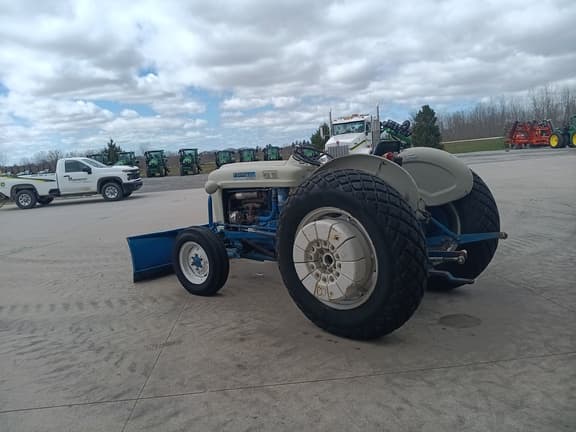 Image of Ford 4000 equipment image 1