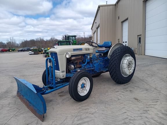 Image of Ford 4000 equipment image 3