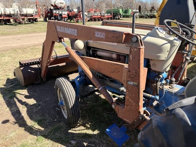 Image of Ford 4000 equipment image 4