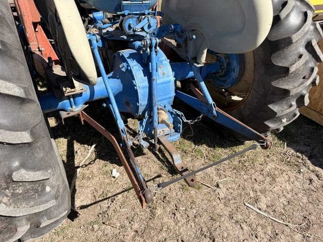 Image of Ford 4000 equipment image 2