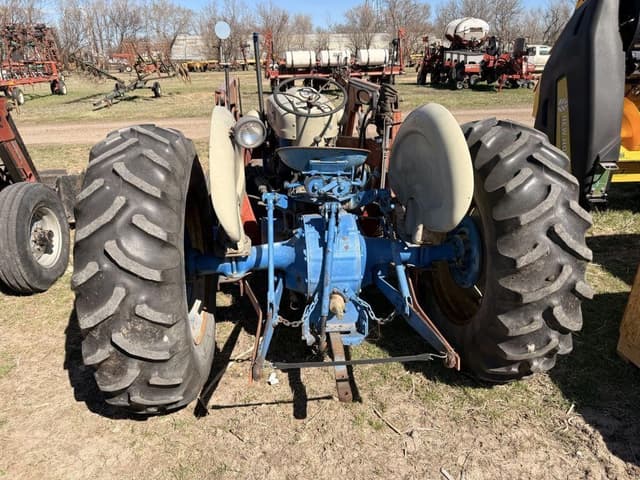 Image of Ford 4000 equipment image 1