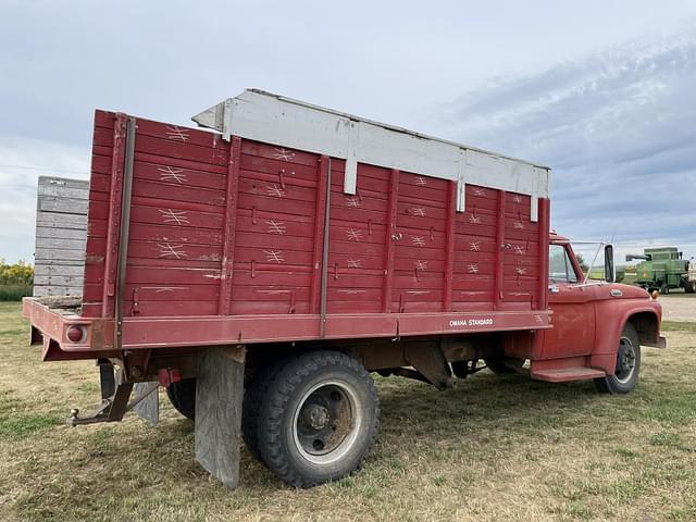 Image of Ford F600 equipment image 3